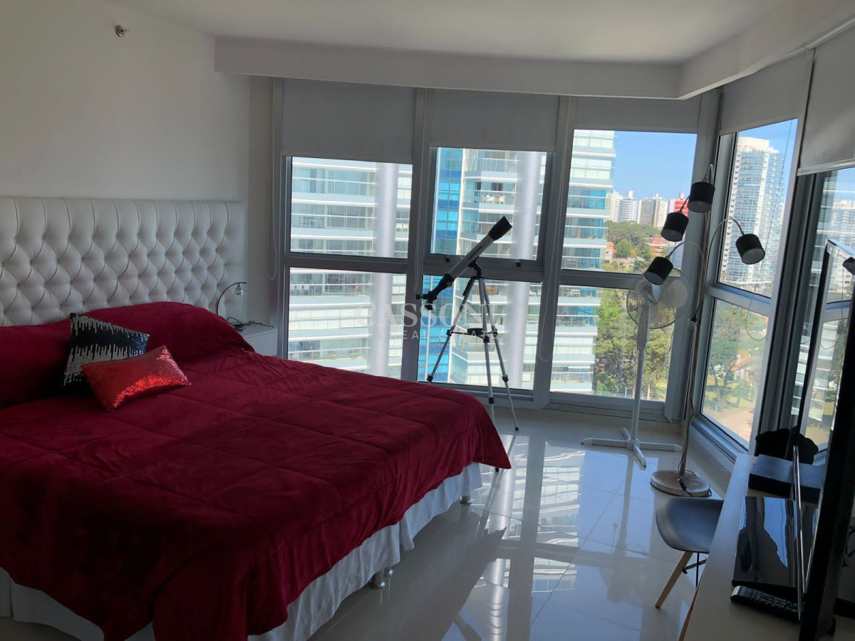 Apartamento ID.1388 - PUNTA DEL ESTE MANSA 3 DORMITORIOS Y DEPENDENCIA EXCELENTE VISTA AL MAR!!! 