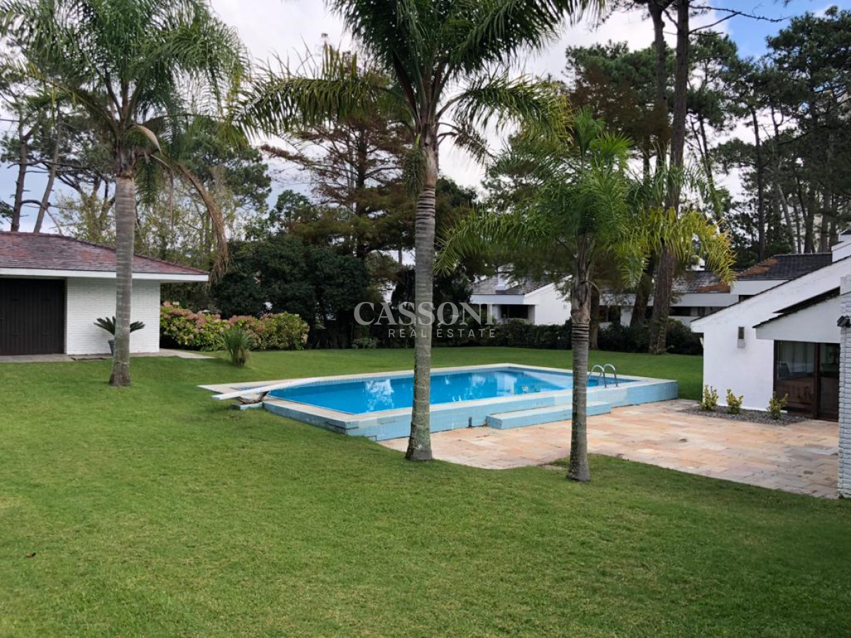 Casa ID.346 - PUNTA DEL ESTE CANTEGRIL EXCELENTE PROPIEDAD 5 DORMITORIOS PISCINA 