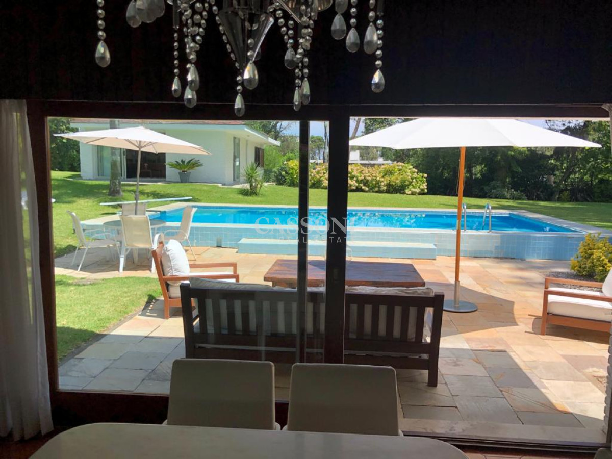 Casa ID.346 - PUNTA DEL ESTE CANTEGRIL EXCELENTE PROPIEDAD 5 DORMITORIOS PISCINA 