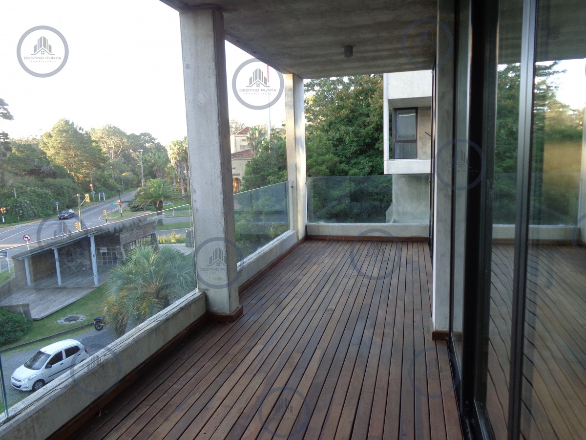 PUNTA DEL ESTE APARTAMENTO 3 DORMITORIOS PISCINA INTERIOR Y EXTERIOR — fotografía 2
