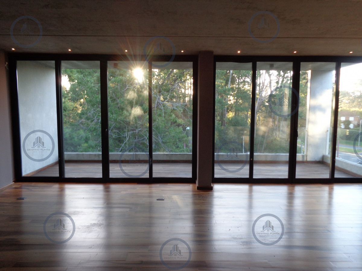 PUNTA DEL ESTE APARTAMENTO 3 DORMITORIOS PISCINA INTERIOR Y EXTERIOR — fotografía 4