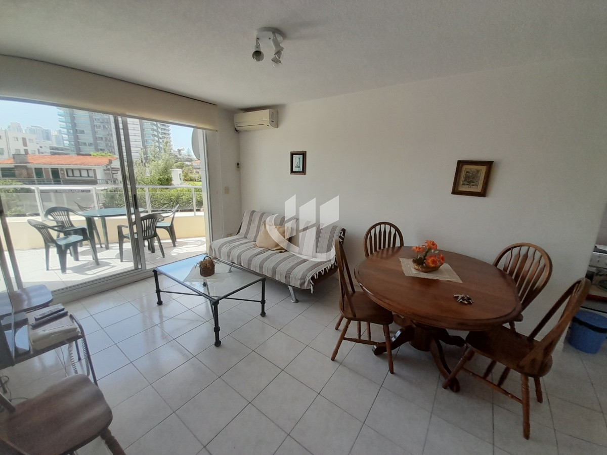 Apartamento ID.2155 - PUNTA DEL ESTE A METROS DE MANSA Y BRAVA EDIFICIO CON AMENITIES 1 DORM Y MEDIO PARA 6 PERSONAS