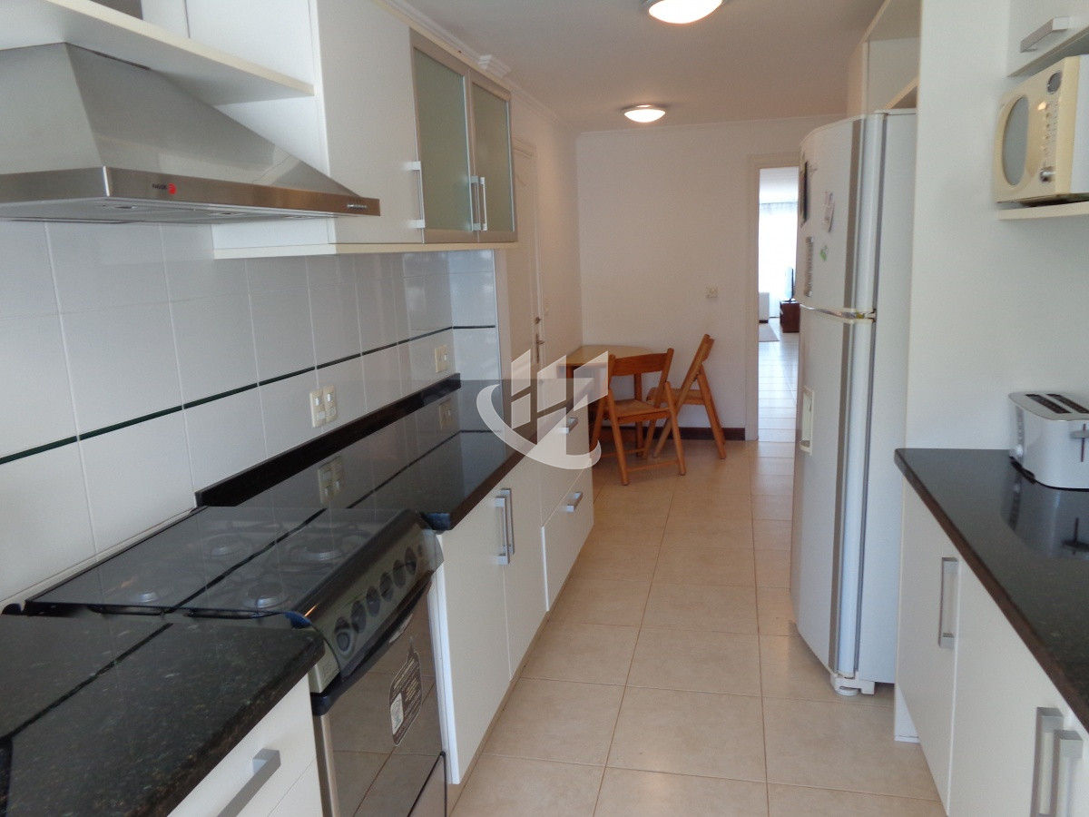Apartamento ID.2099 - PUNTA DEL ESTE BRAVA FRENTE AL MAR! COMODO APTO 3 DORM Y DEP BALCON CON PARRILLERO ! 