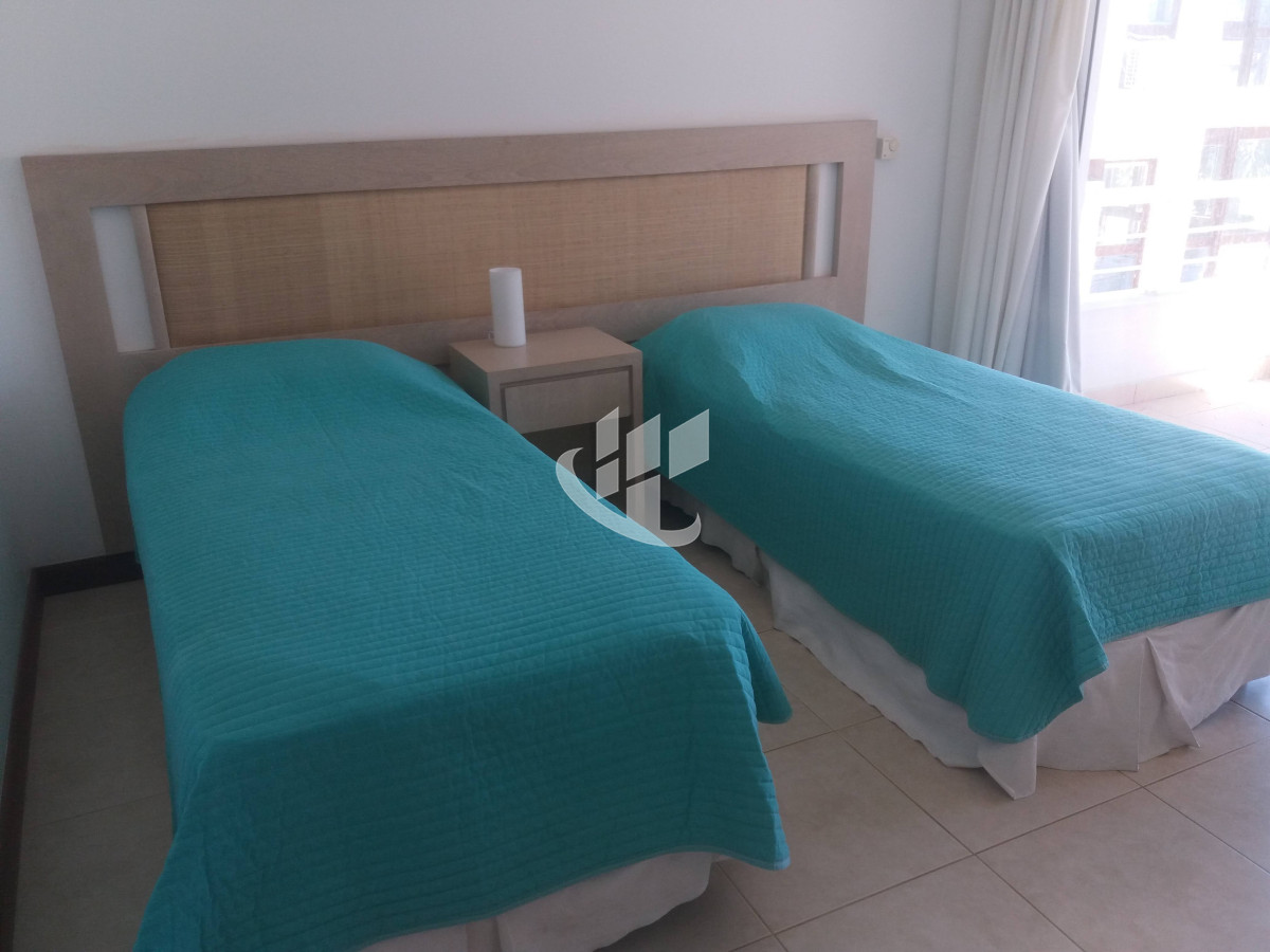 Apartamento ID.2099 - PUNTA DEL ESTE BRAVA FRENTE AL MAR! COMODO APTO 3 DORM Y DEP BALCON CON PARRILLERO ! 