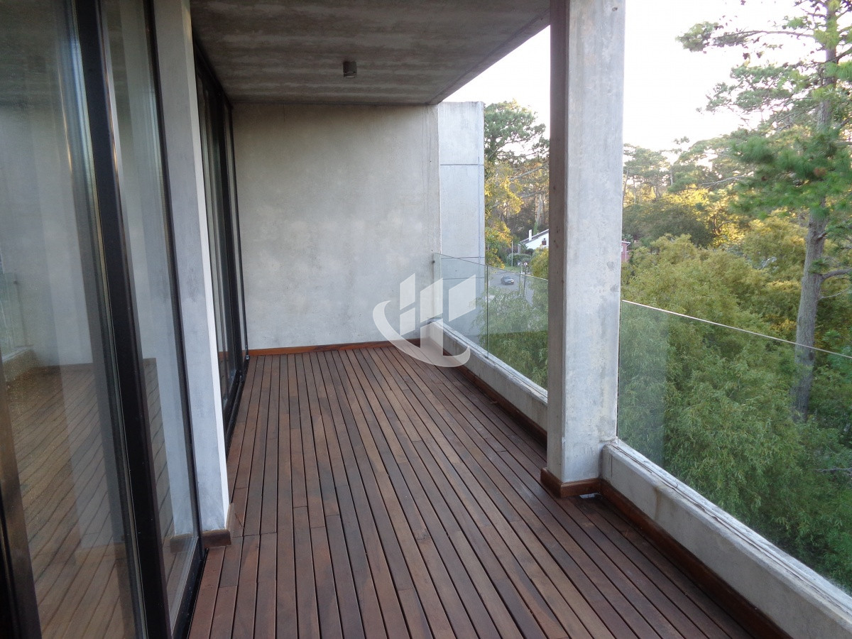Apartamento ID.1630 - PUNTA DEL ESTE APARTAMENTO 3 DORMITORIOS PISCINA INTERIOR Y EXTERIOR 