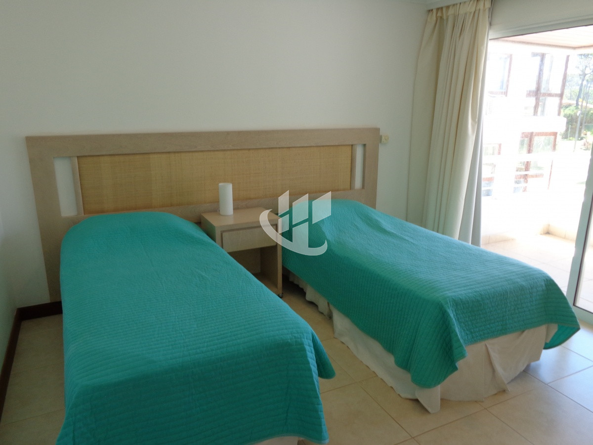 Apartamento ID.2099 - PUNTA DEL ESTE BRAVA FRENTE AL MAR! COMODO APTO 3 DORM Y DEP BALCON CON PARRILLERO ! 