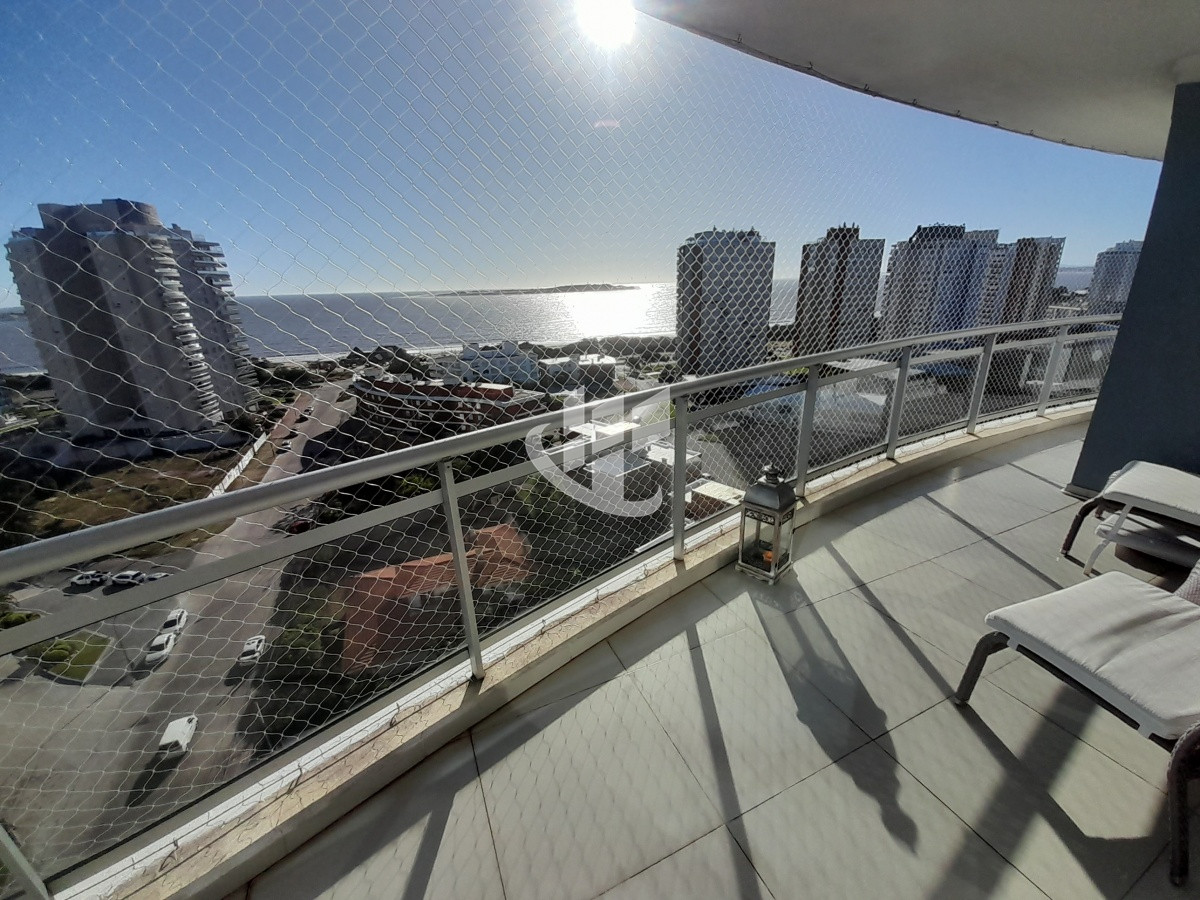 Apartamento ID.1625 - PUNTA DEL ESTE MANSA 3 DORMITORIOS Y DEPENDENCIA EXCELENTE VISTA AL MAR!!! 