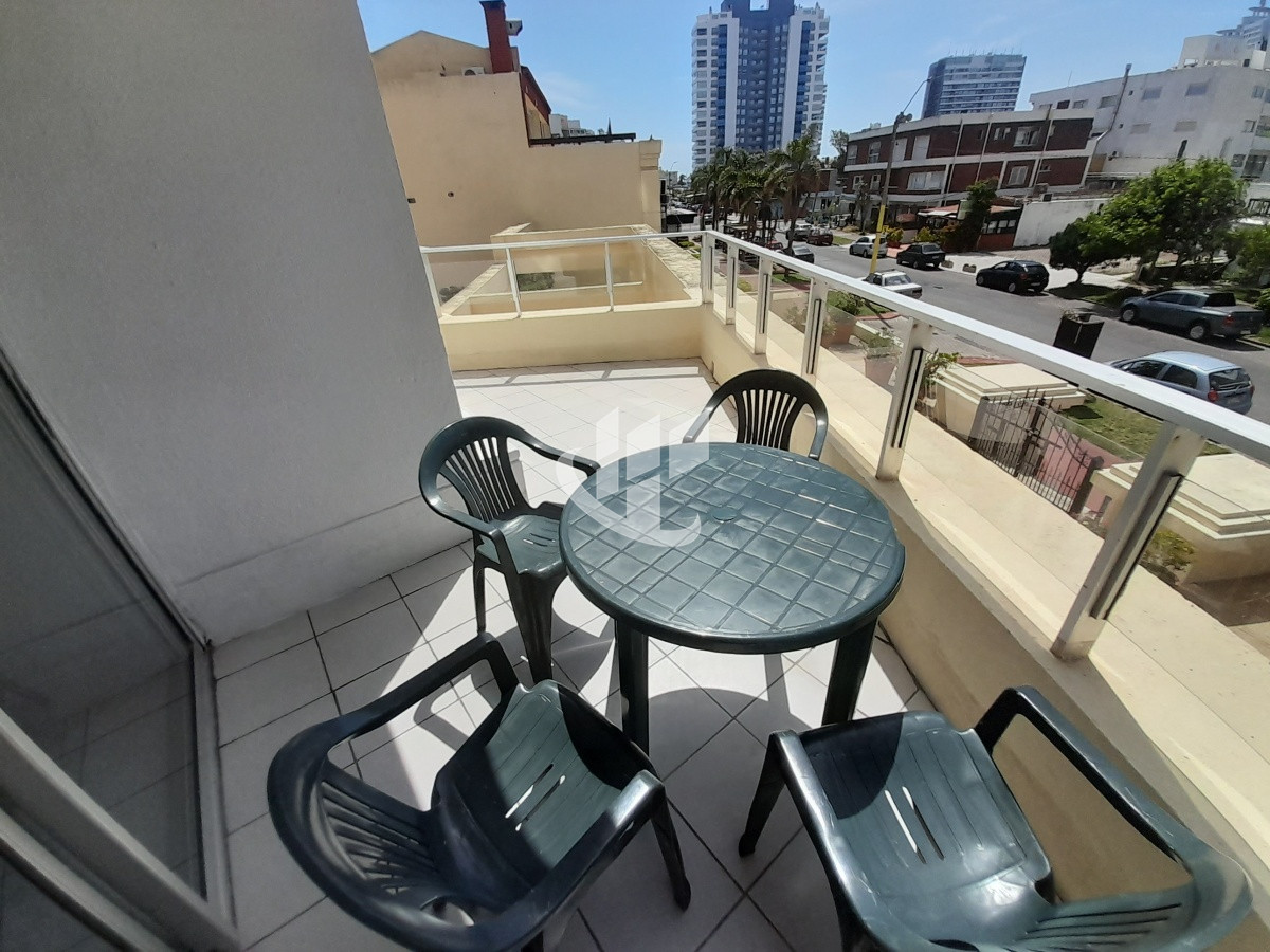 Apartamento ID.2155 - PUNTA DEL ESTE A METROS DE MANSA Y BRAVA EDIFICIO CON AMENITIES 1 DORM Y MEDIO PARA 6 PERSONAS