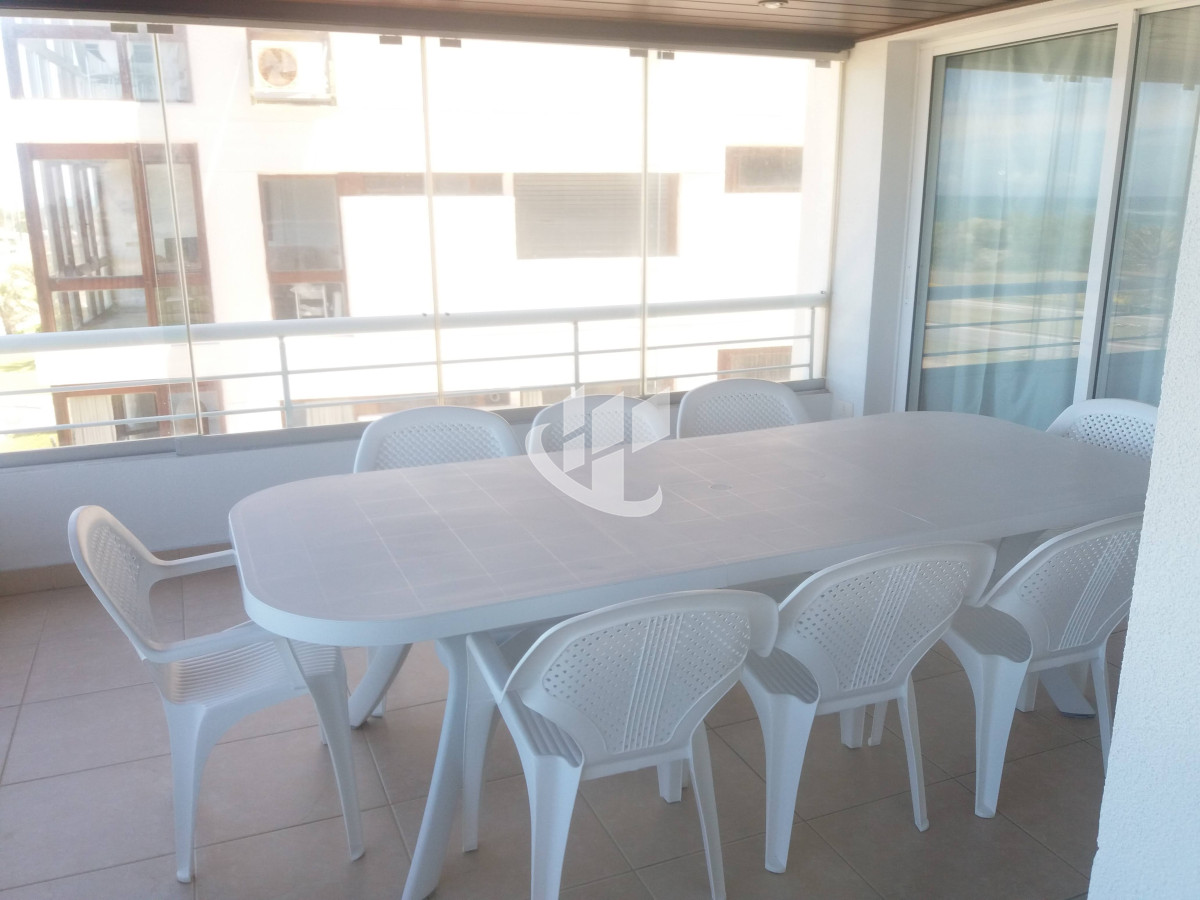 Apartamento ID.2099 - PUNTA DEL ESTE BRAVA FRENTE AL MAR! COMODO APTO 3 DORM Y DEP BALCON CON PARRILLERO ! 