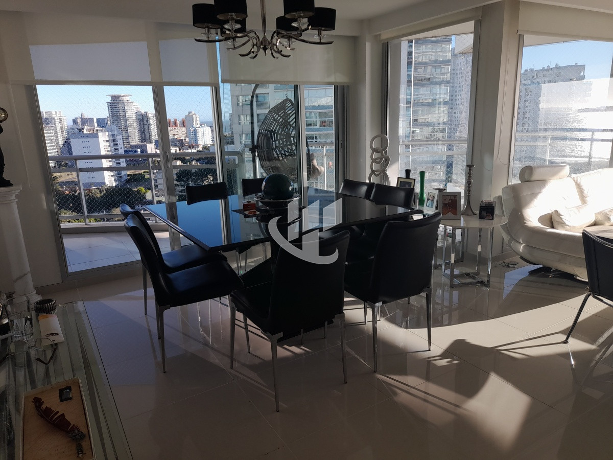 Apartamento ID.1625 - PUNTA DEL ESTE MANSA 3 DORMITORIOS Y DEPENDENCIA EXCELENTE VISTA AL MAR!!! 