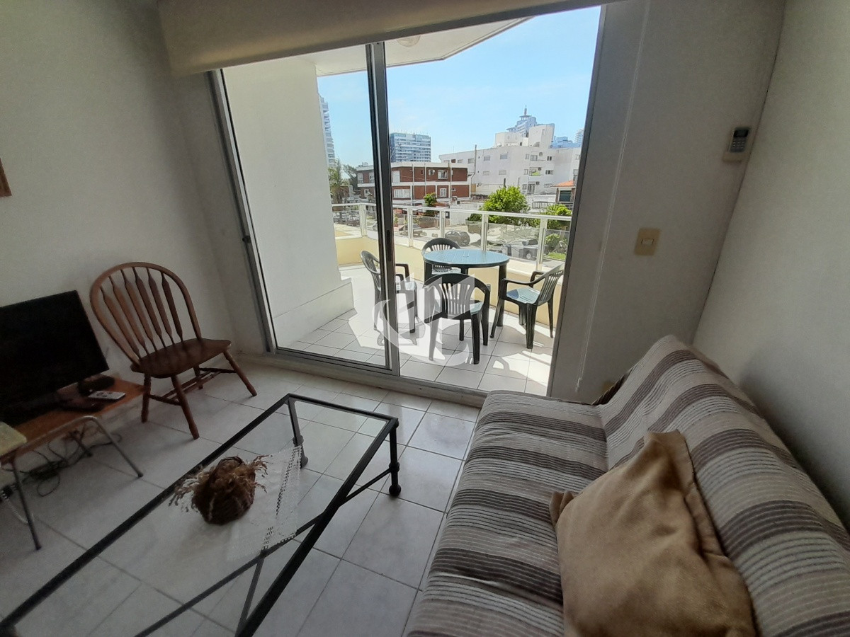 Apartamento ID.2155 - PUNTA DEL ESTE A METROS DE MANSA Y BRAVA EDIFICIO CON AMENITIES 1 DORM Y MEDIO PARA 6 PERSONAS