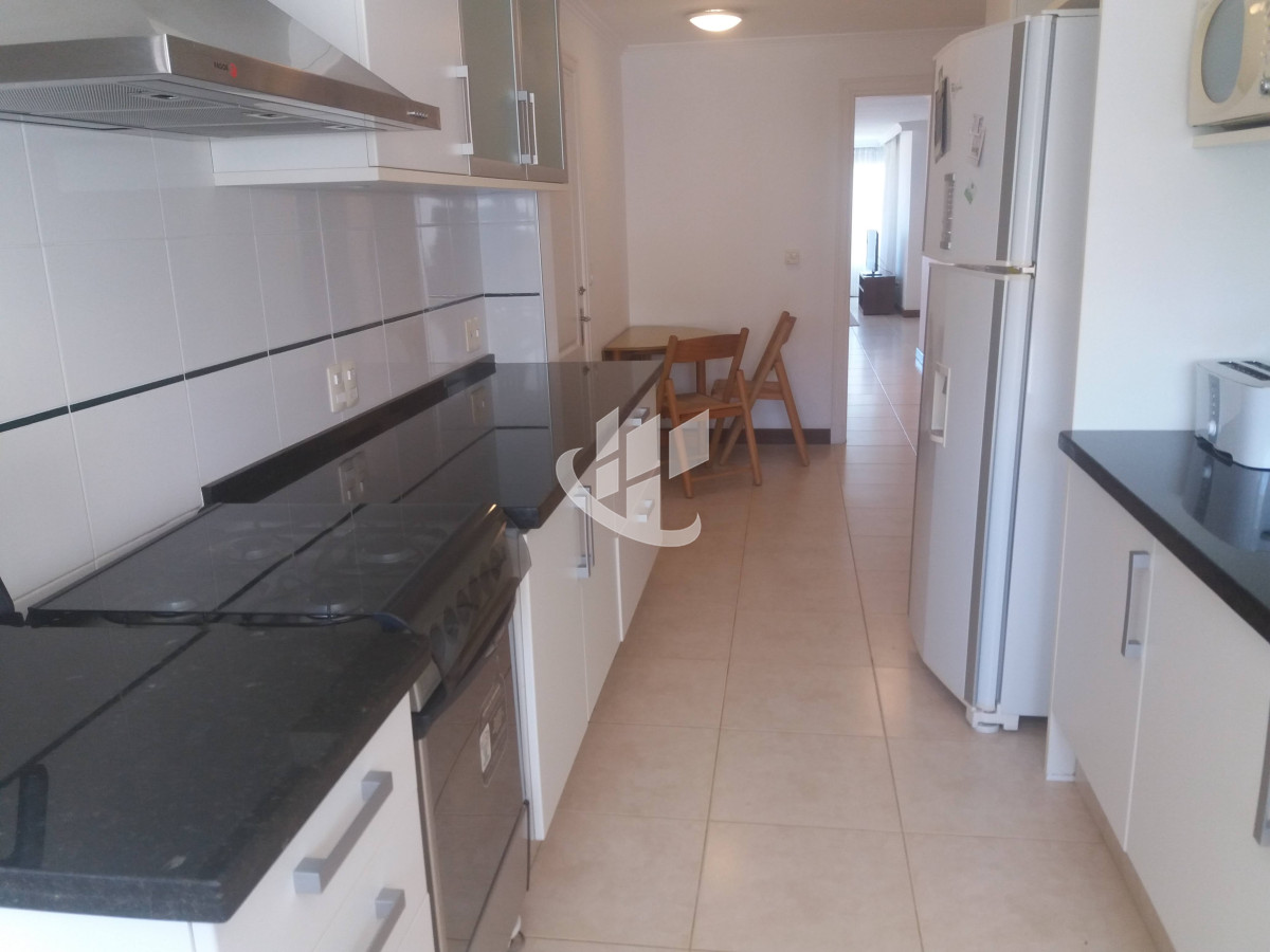 Apartamento ID.2099 - PUNTA DEL ESTE BRAVA FRENTE AL MAR! COMODO APTO 3 DORM Y DEP BALCON CON PARRILLERO ! 