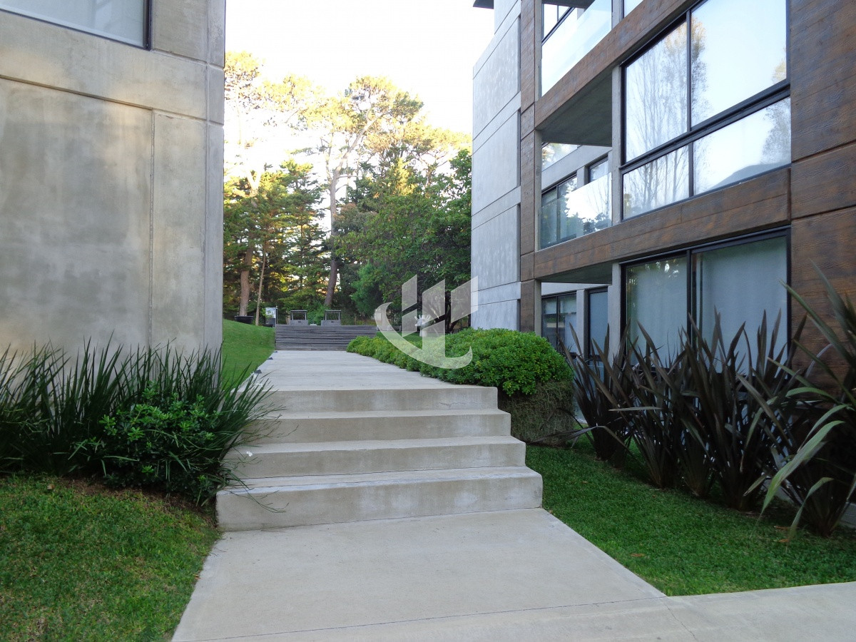 Apartamento ID.1630 - PUNTA DEL ESTE APARTAMENTO 3 DORMITORIOS PISCINA INTERIOR Y EXTERIOR 