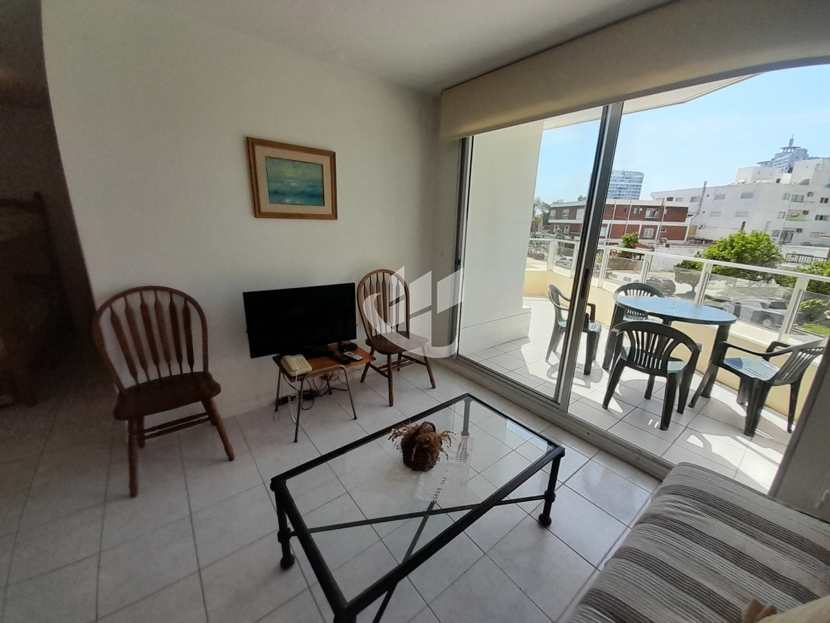 Apartamento ID.2155 - PUNTA DEL ESTE A METROS DE MANSA Y BRAVA EDIFICIO CON AMENITIES 1 DORM Y MEDIO PARA 6 PERSONAS