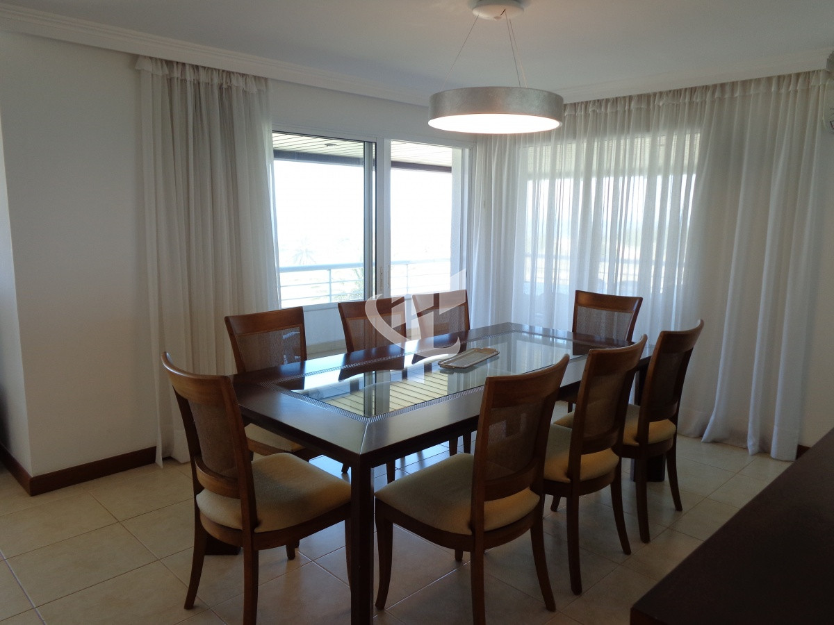 Apartamento ID.2099 - PUNTA DEL ESTE BRAVA FRENTE AL MAR! COMODO APTO 3 DORM Y DEP BALCON CON PARRILLERO ! 