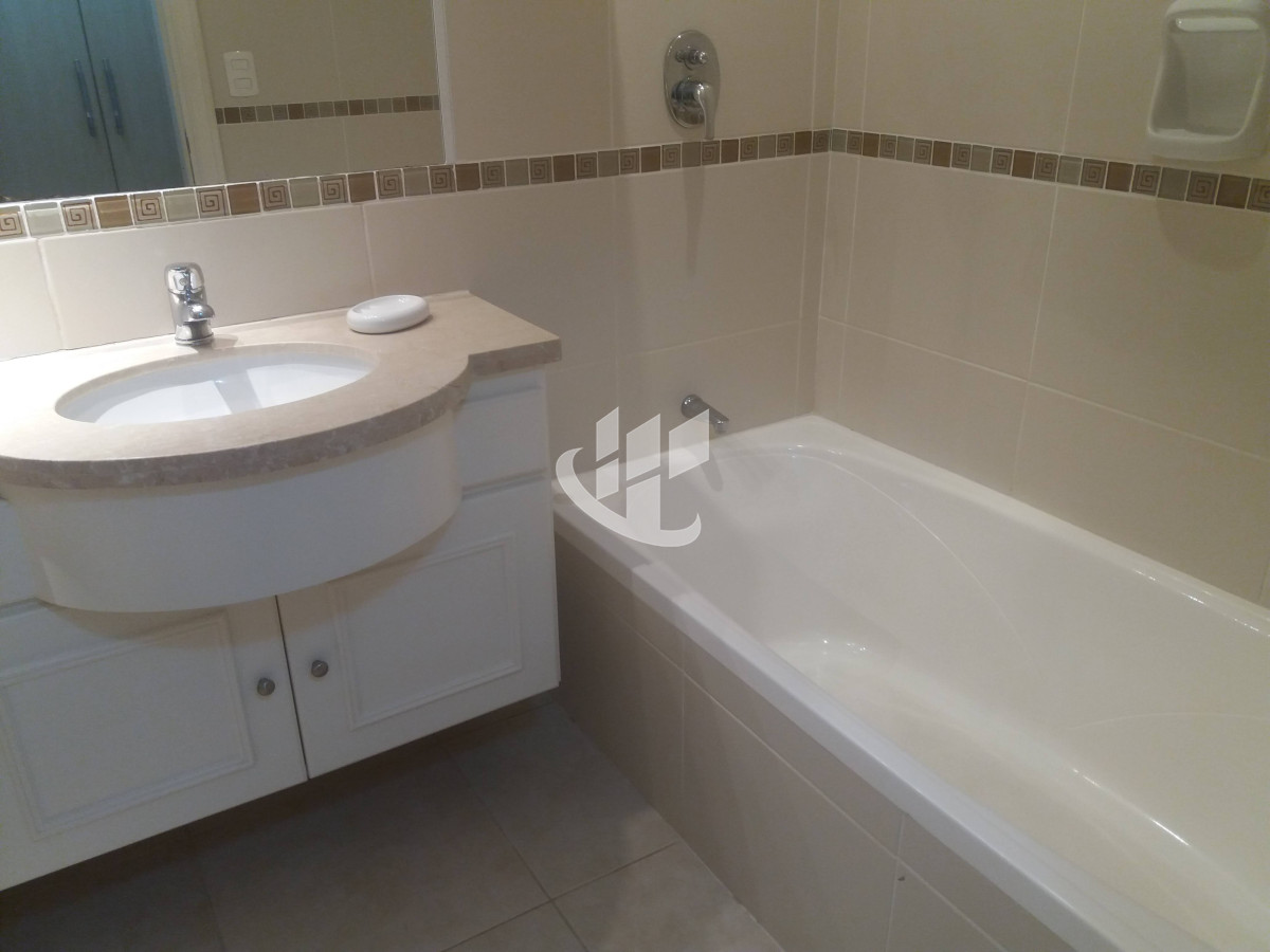 Apartamento ID.2099 - PUNTA DEL ESTE BRAVA FRENTE AL MAR! COMODO APTO 3 DORM Y DEP BALCON CON PARRILLERO ! 
