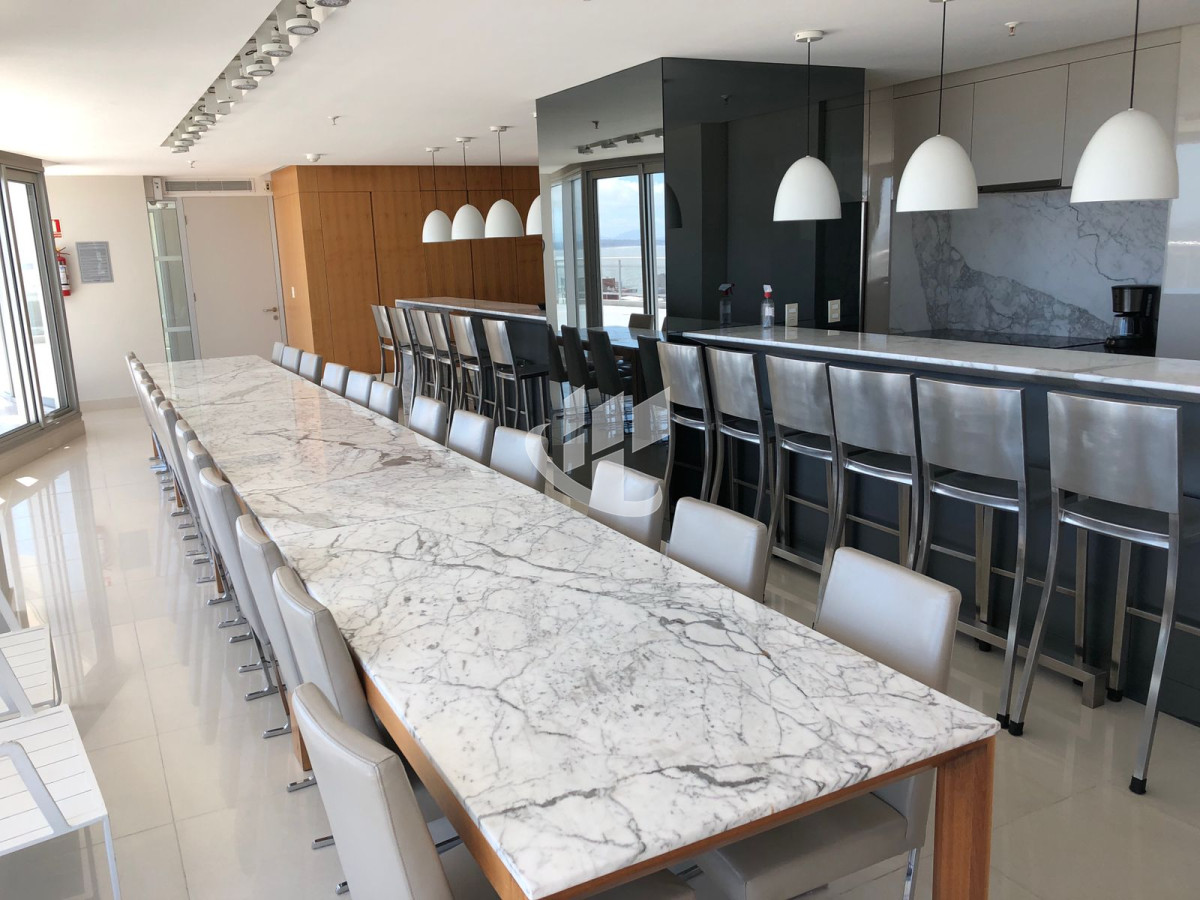 Apartamento ID.1625 - PUNTA DEL ESTE MANSA 3 DORMITORIOS Y DEPENDENCIA EXCELENTE VISTA AL MAR!!! 