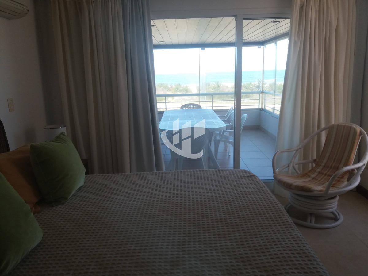 Apartamento ID.2099 - PUNTA DEL ESTE BRAVA FRENTE AL MAR! COMODO APTO 3 DORM Y DEP BALCON CON PARRILLERO ! 
