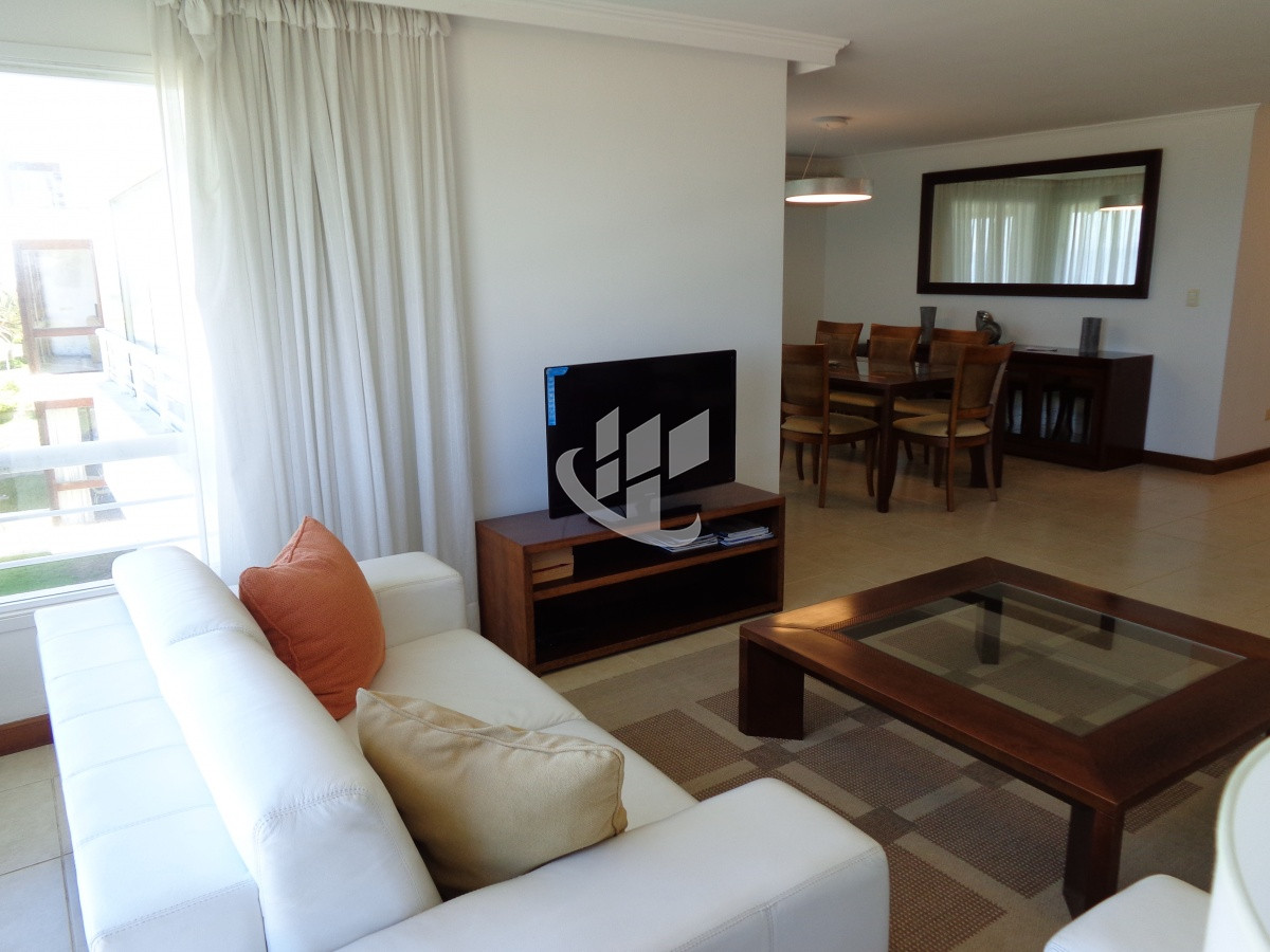 Apartamento ID.2099 - PUNTA DEL ESTE BRAVA FRENTE AL MAR! COMODO APTO 3 DORM Y DEP BALCON CON PARRILLERO ! 