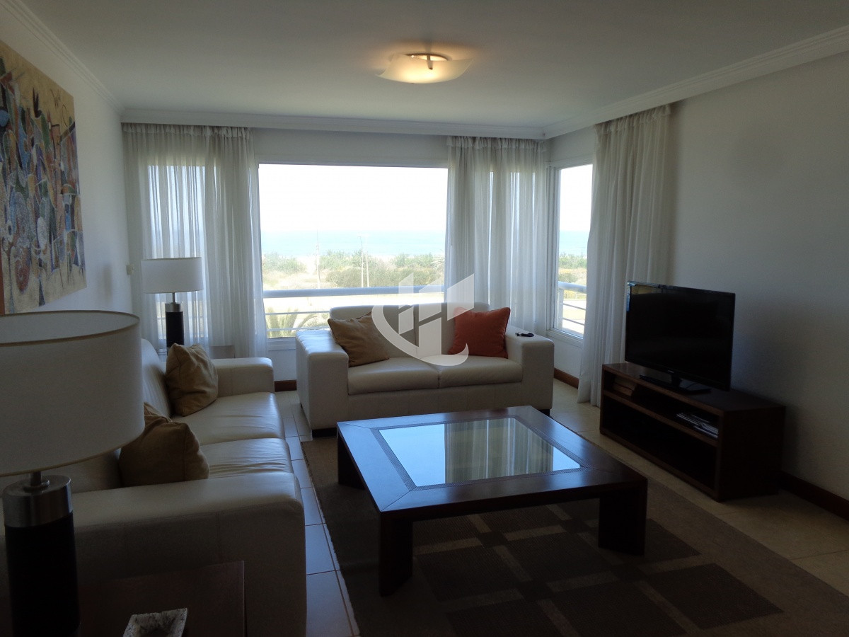 Apartamento ID.2099 - PUNTA DEL ESTE BRAVA FRENTE AL MAR! COMODO APTO 3 DORM Y DEP BALCON CON PARRILLERO ! 