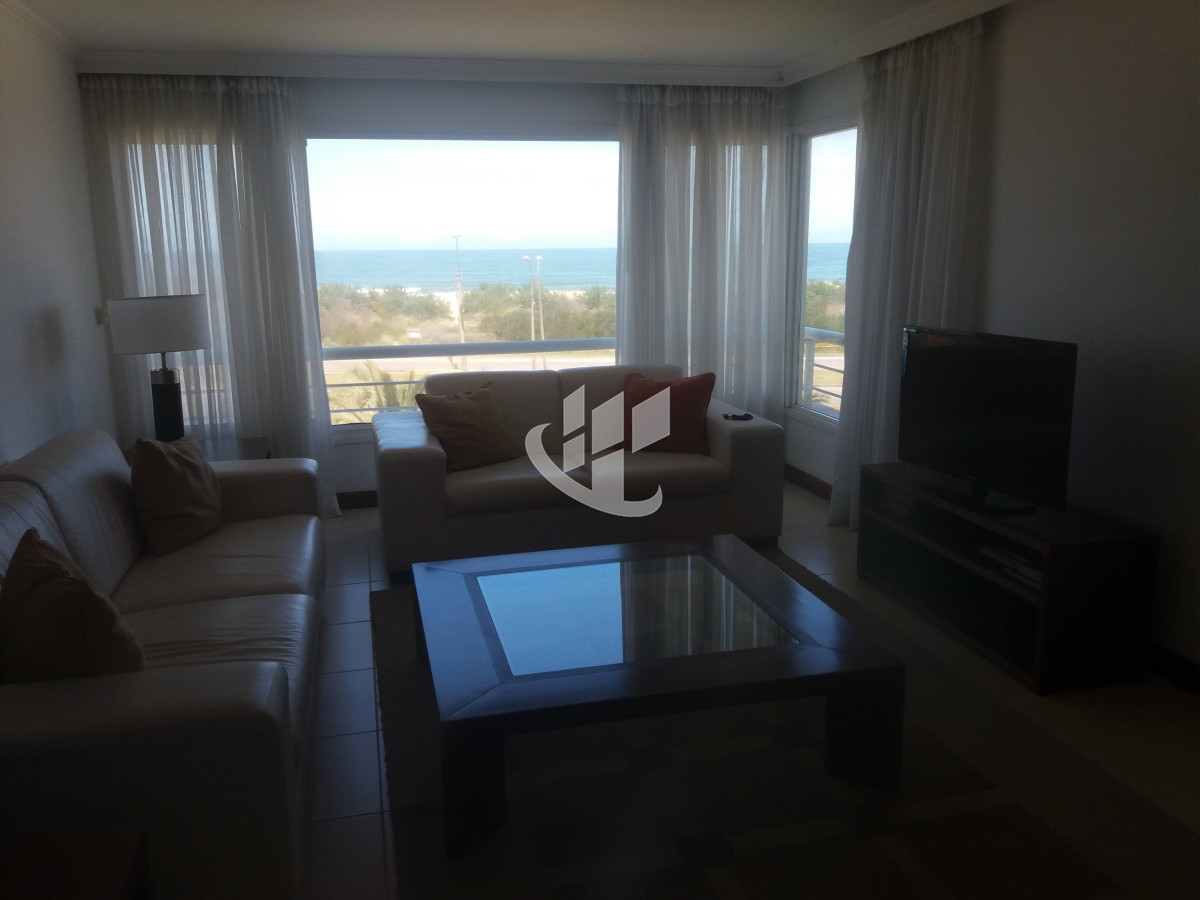 Apartamento ID.2099 - PUNTA DEL ESTE BRAVA FRENTE AL MAR! COMODO APTO 3 DORM Y DEP BALCON CON PARRILLERO ! 