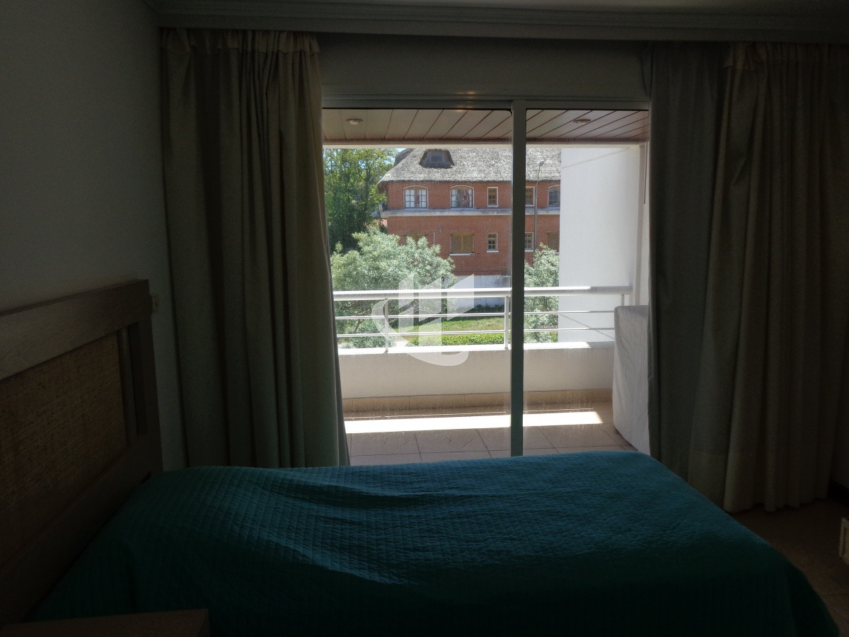 Apartamento ID.2099 - PUNTA DEL ESTE BRAVA FRENTE AL MAR! COMODO APTO 3 DORM Y DEP BALCON CON PARRILLERO ! 