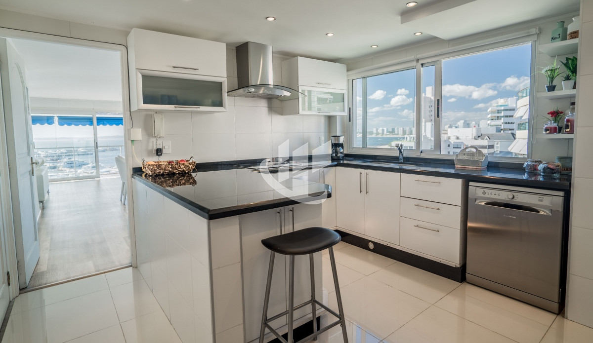 Apartamento ID.1645 - PUNTA DEL ESTE PENINSULA 6 DORMITORIOS 2 GARAGES VISTA AL PUERTO!!