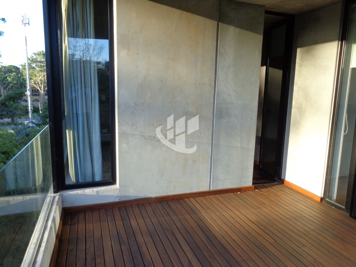 Apartamento ID.1630 - PUNTA DEL ESTE APARTAMENTO 3 DORMITORIOS PISCINA INTERIOR Y EXTERIOR 