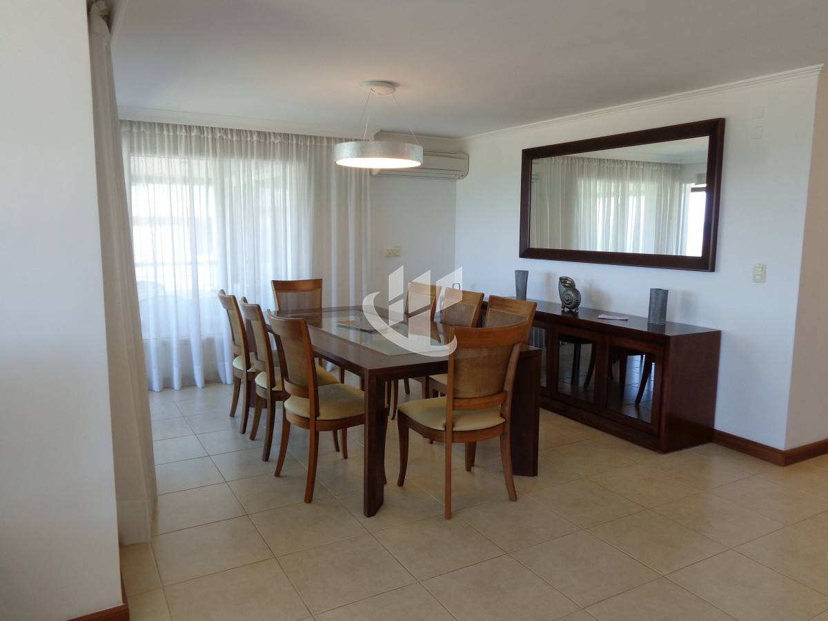 Apartamento ID.2099 - PUNTA DEL ESTE BRAVA FRENTE AL MAR! COMODO APTO 3 DORM Y DEP BALCON CON PARRILLERO ! 