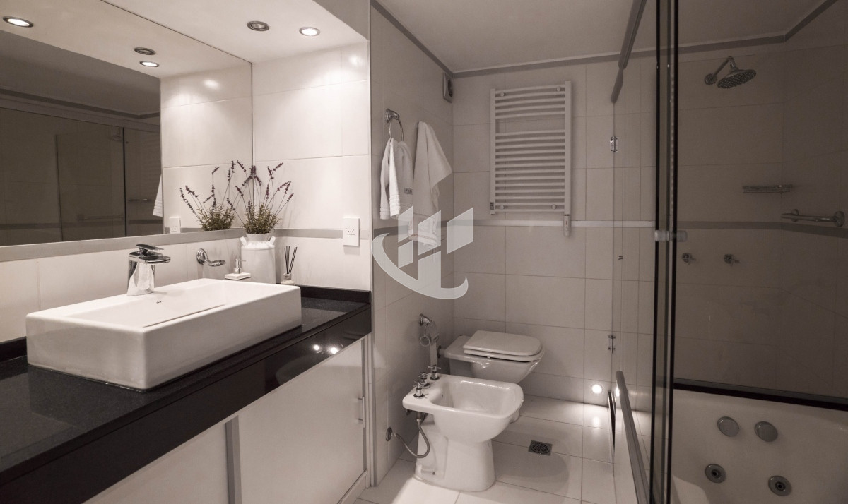 Apartamento ID.1645 - PUNTA DEL ESTE PENINSULA 6 DORMITORIOS 2 GARAGES VISTA AL PUERTO!!