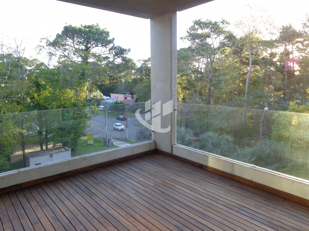 Apartamento ID.1630 - PUNTA DEL ESTE APARTAMENTO 3 DORMITORIOS PISCINA INTERIOR Y EXTERIOR 