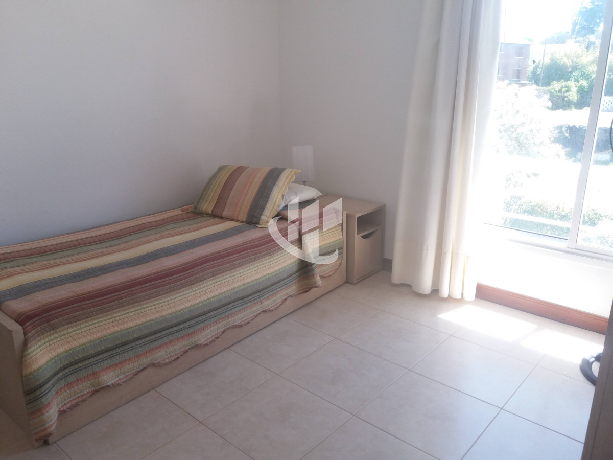 Apartamento ID.2099 - PUNTA DEL ESTE BRAVA FRENTE AL MAR! COMODO APTO 3 DORM Y DEP BALCON CON PARRILLERO ! 