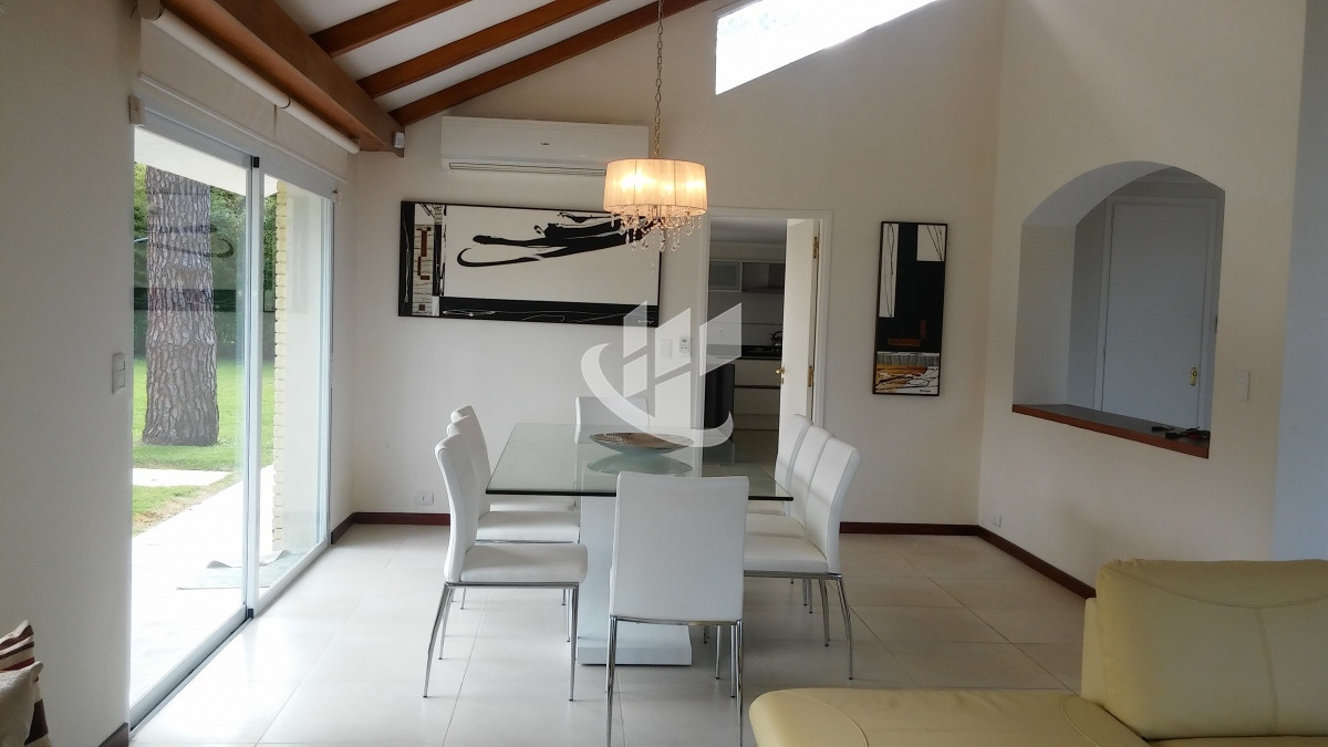 Casa ID.1642 - PUNTA DEL ESTE MANSA 4 DORMITORIOS PISCINA CLIMATIZADA PARRILLERO