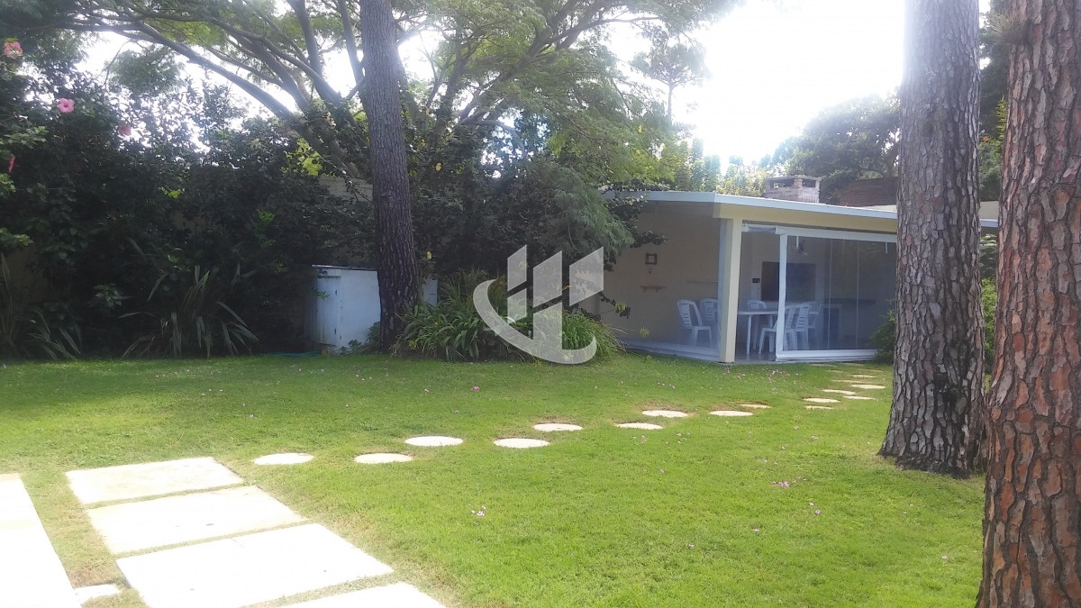 Casa ID.1642 - PUNTA DEL ESTE MANSA 4 DORMITORIOS PISCINA CLIMATIZADA PARRILLERO