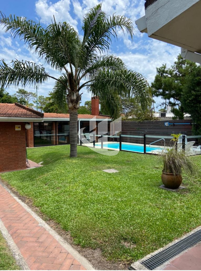 Casa ID.1617 - PUNTA DEL ESTE CASA CON PISCINA EN MANSA CERCA DEL MAR 