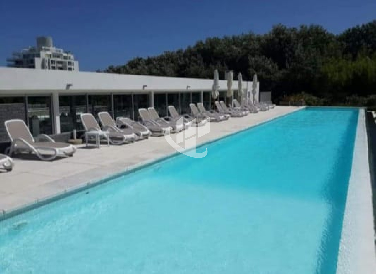 Casa ID.1389 - Alquiler de temporada, playa brava, 3 dormitorios, parrillero propio, amenities.