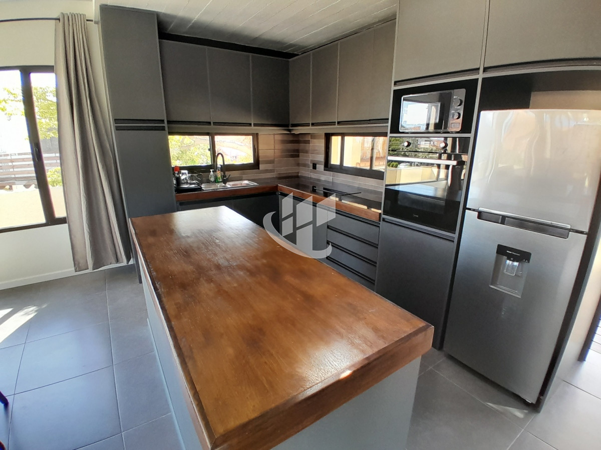 Casa ID.1487 - PUNTA DEL ESTE PINARES MODERNA CASA A ESTRENAR DE 3 DORMITORIOS PARRILLERO PISCINA