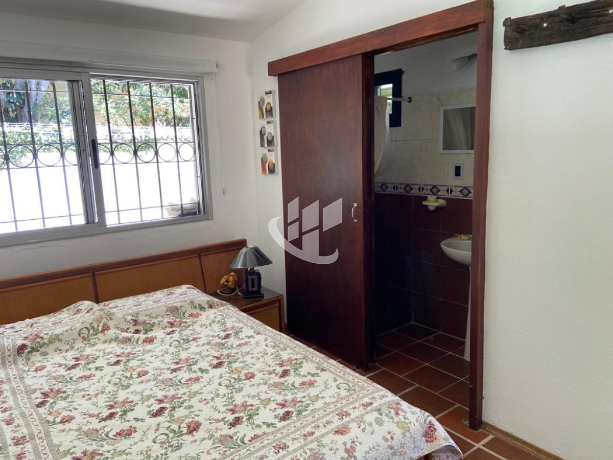 Casa ID.1617 - PUNTA DEL ESTE CASA CON PISCINA EN MANSA CERCA DEL MAR 