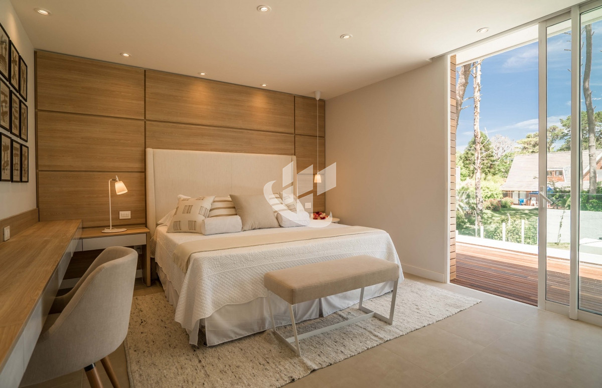 Casa ID.1641 - PUNTA DEL ESTE MANSA EXCLUSIVO BARRIO PRIVADO 4 DORMITORIOS PISCINA CLIMATIZADA