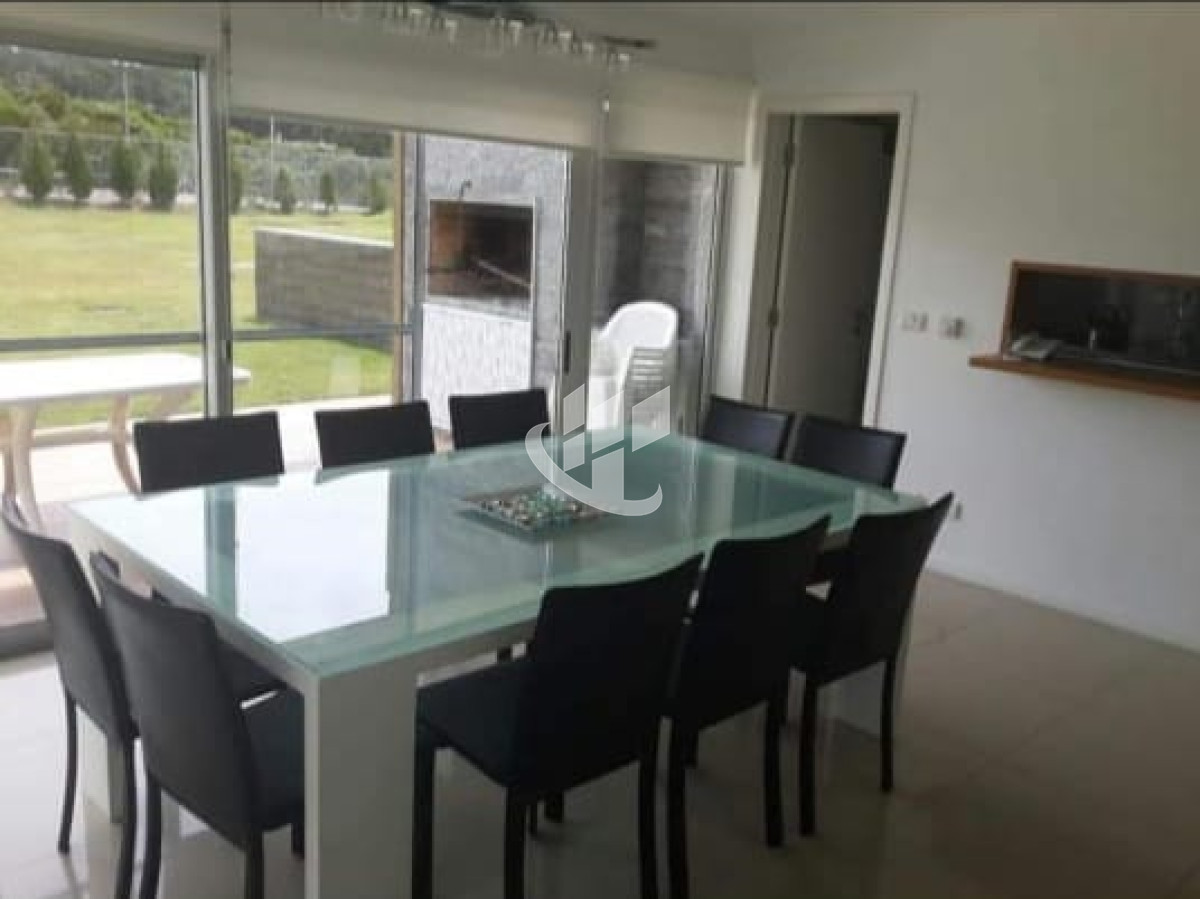 Casa ID.1389 - Alquiler de temporada, playa brava, 3 dormitorios, parrillero propio, amenities.