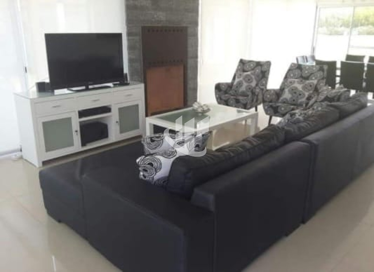 Casa ID.1389 - Alquiler de temporada, playa brava, 3 dormitorios, parrillero propio, amenities.