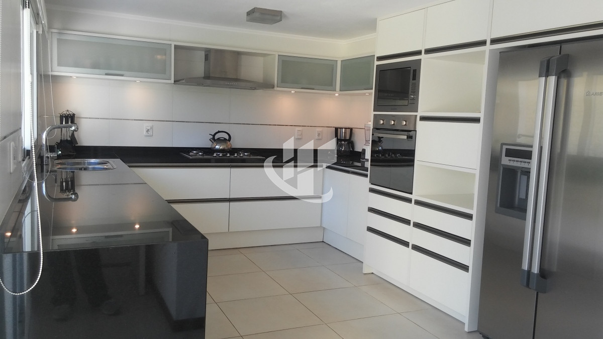 Casa ID.1642 - PUNTA DEL ESTE MANSA 4 DORMITORIOS PISCINA CLIMATIZADA PARRILLERO