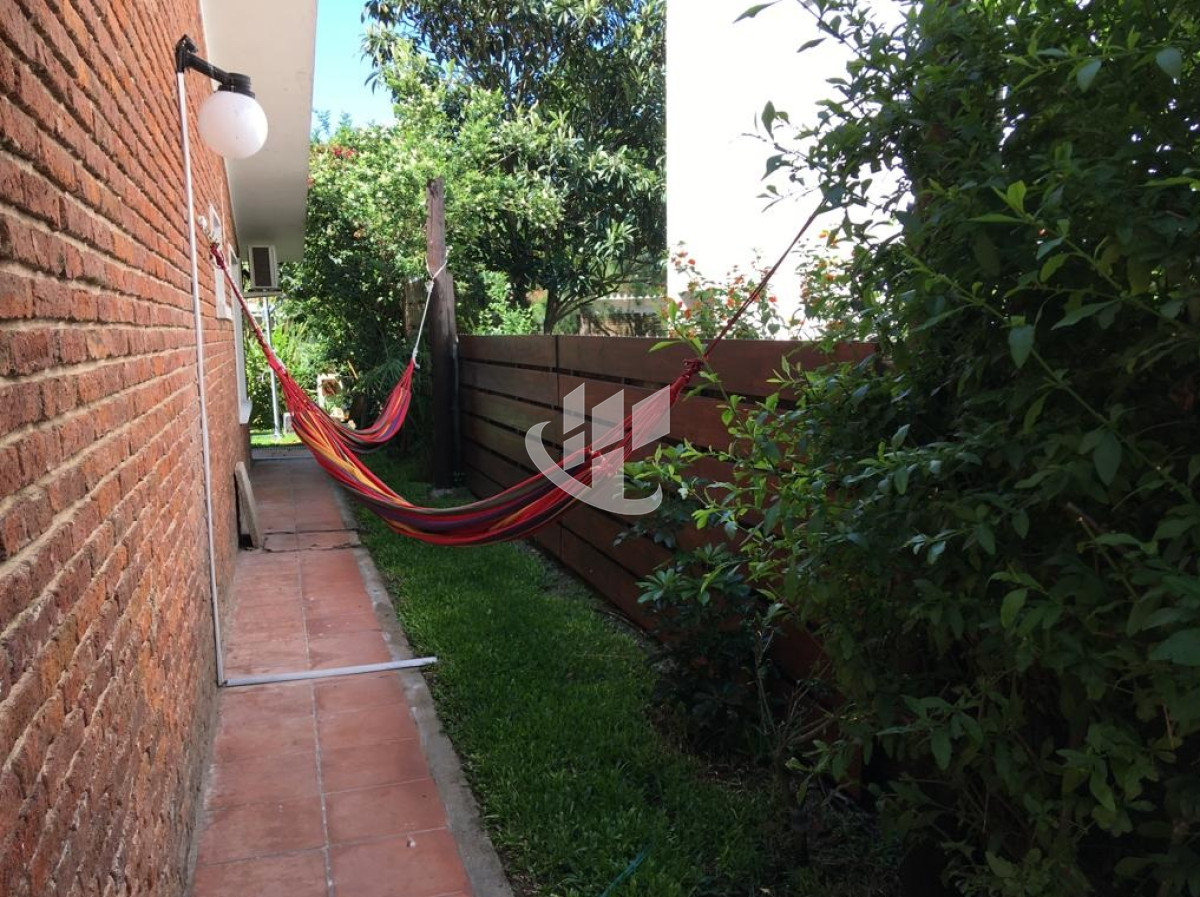 Casa ID.1617 - PUNTA DEL ESTE CASA CON PISCINA EN MANSA CERCA DEL MAR 