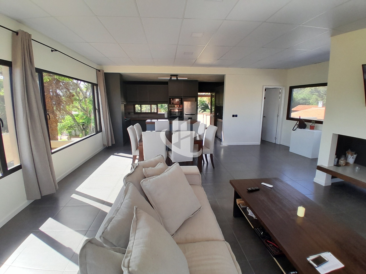 Casa ID.1487 - PUNTA DEL ESTE PINARES MODERNA CASA A ESTRENAR DE 3 DORMITORIOS PARRILLERO PISCINA