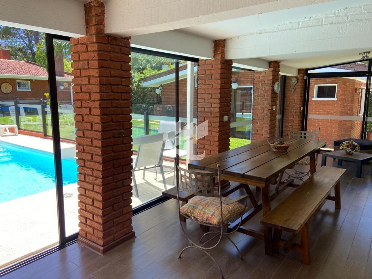 Casa ID.1617 - PUNTA DEL ESTE CASA CON PISCINA EN MANSA CERCA DEL MAR 