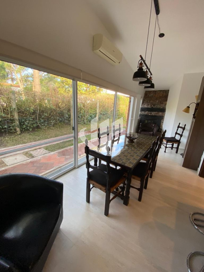 Casa ID.1617 - PUNTA DEL ESTE CASA CON PISCINA EN MANSA CERCA DEL MAR 