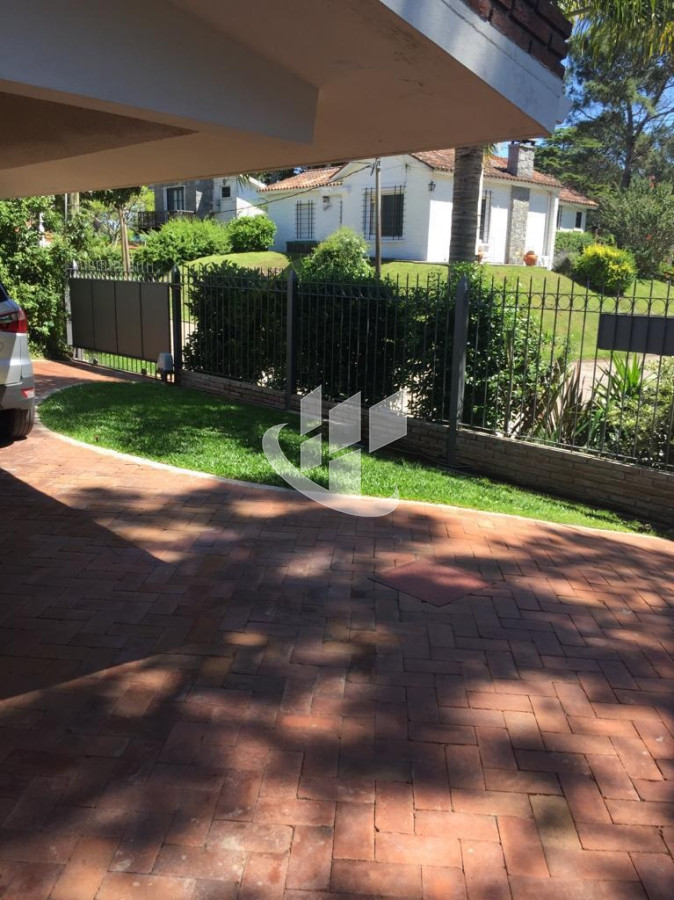 Casa ID.1617 - PUNTA DEL ESTE CASA CON PISCINA EN MANSA CERCA DEL MAR 