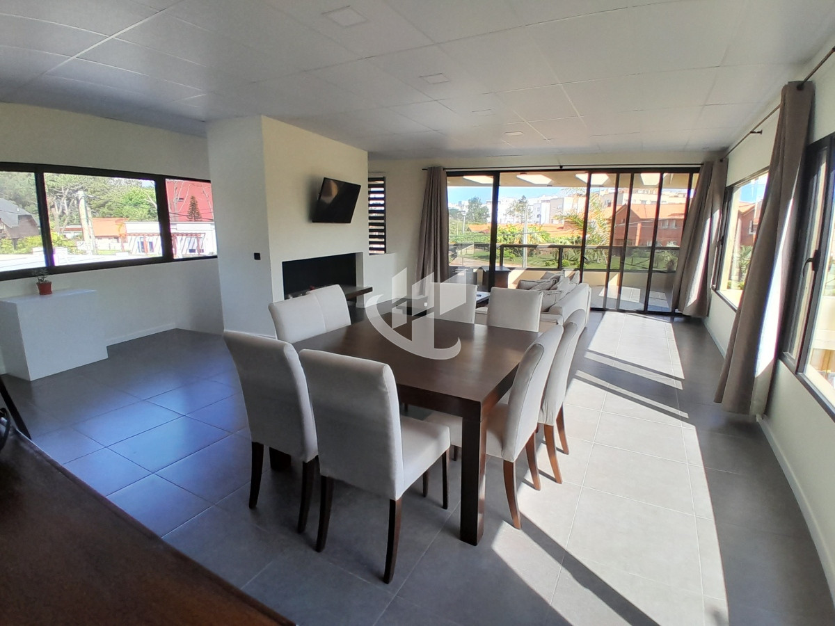 Casa ID.1487 - PUNTA DEL ESTE PINARES MODERNA CASA A ESTRENAR DE 3 DORMITORIOS PARRILLERO PISCINA