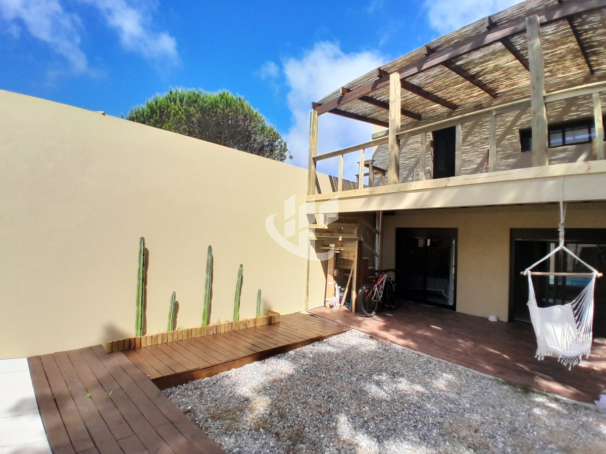 Casa ID.1487 - PUNTA DEL ESTE PINARES MODERNA CASA A ESTRENAR DE 3 DORMITORIOS PARRILLERO PISCINA