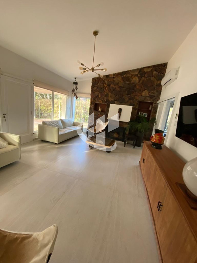 Casa ID.1617 - PUNTA DEL ESTE CASA CON PISCINA EN MANSA CERCA DEL MAR 